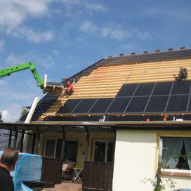 Anbringen von Solarpanelen