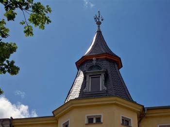 Turm mit neuen Schindeln