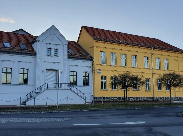 Frisch gestrichene Häuserfassade